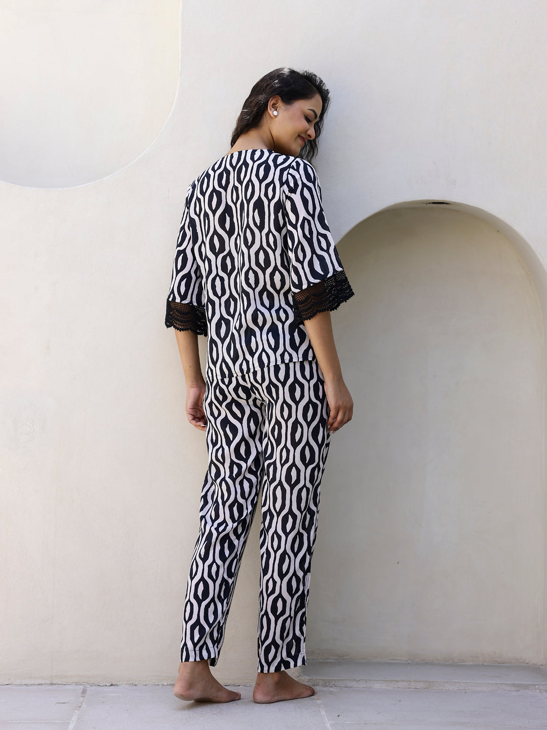Black and White Geometric Cotton Night Suit - SanskrutiHomes