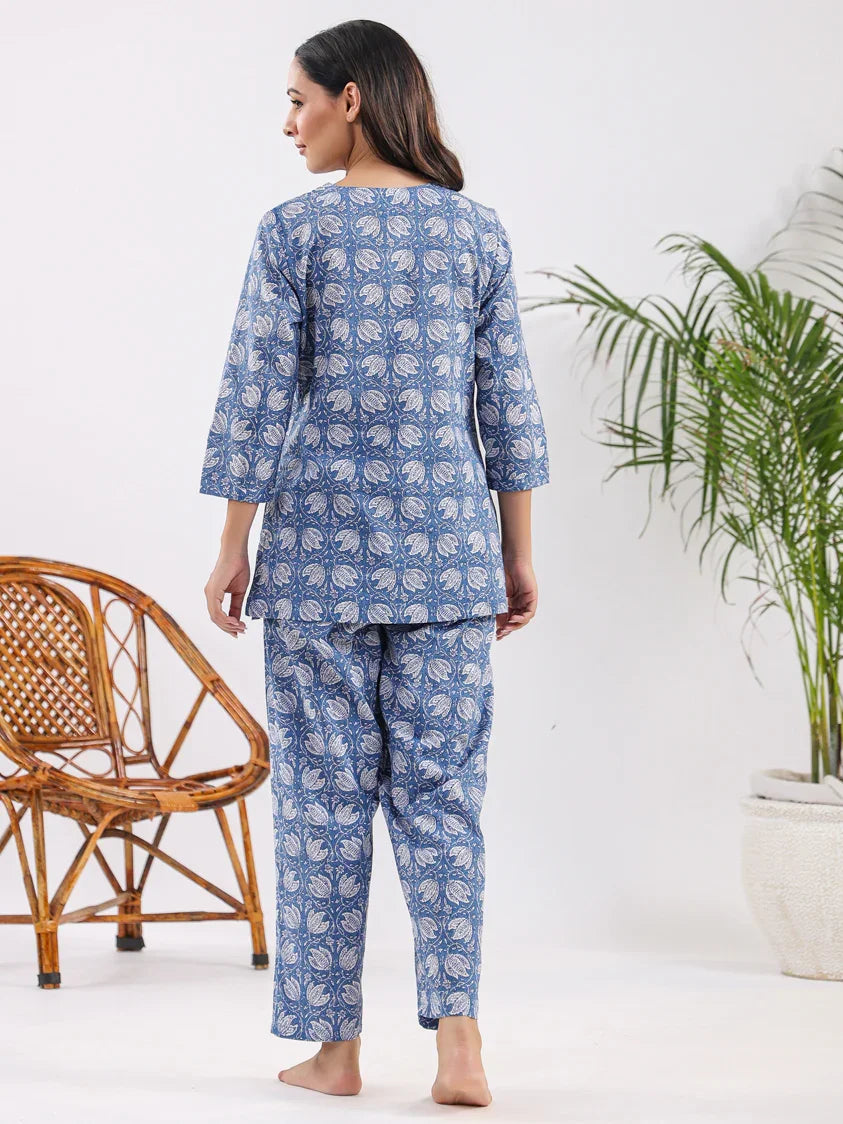 Blue tulip print Cotton Night Suit - SanskrutiHomes