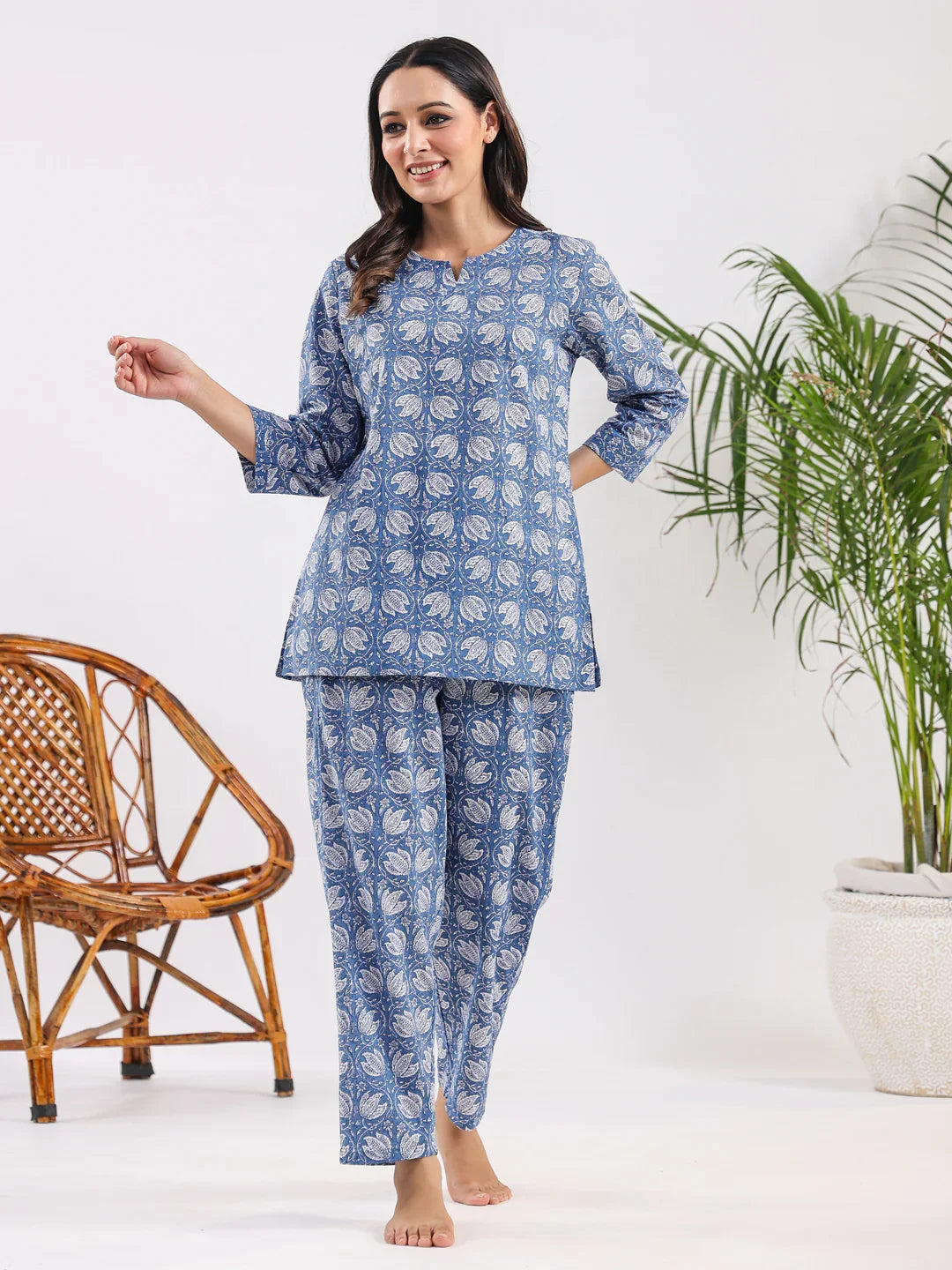 Blue tulip print Cotton Night Suit - SanskrutiHomes