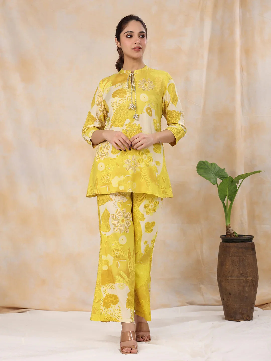 Women' s Floral Printed Silk Blend Straight Kurta with Trousers - SanskrutiHomes