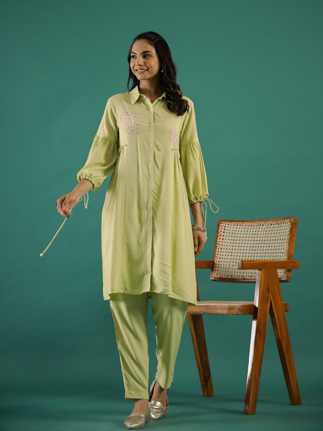 Lime Green Embellished Shirt Collar Cotton Blend Kurta Set For Women