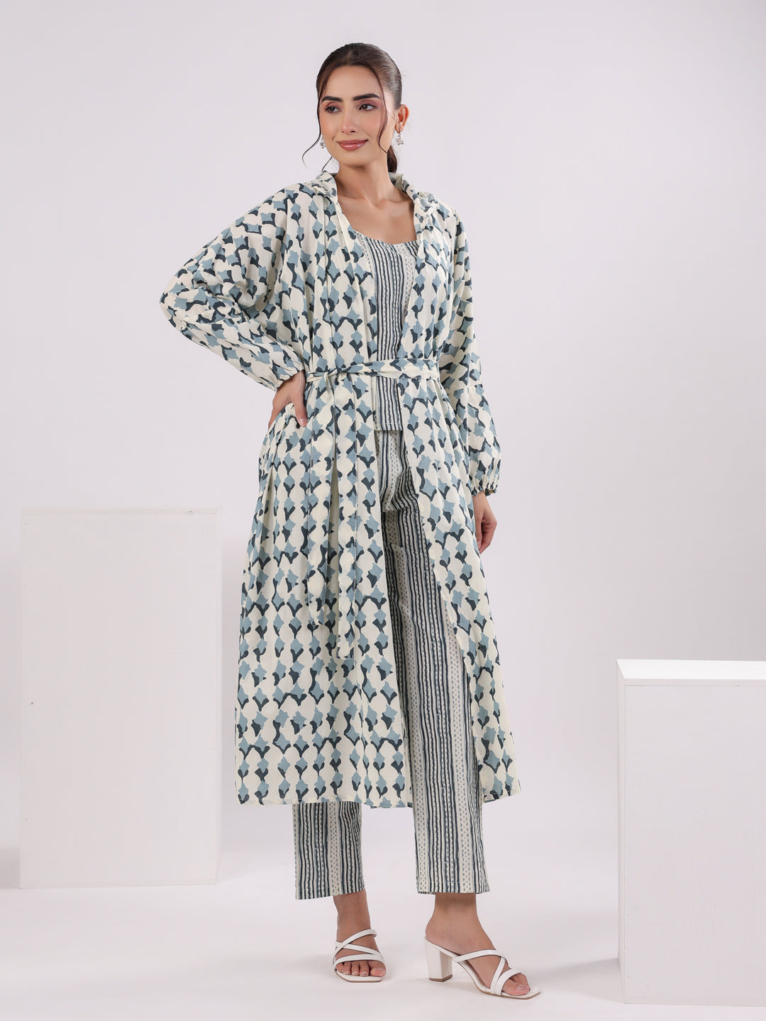 Blue & White 3 Piece Robe Loungewear Set - SanskrutiHomes