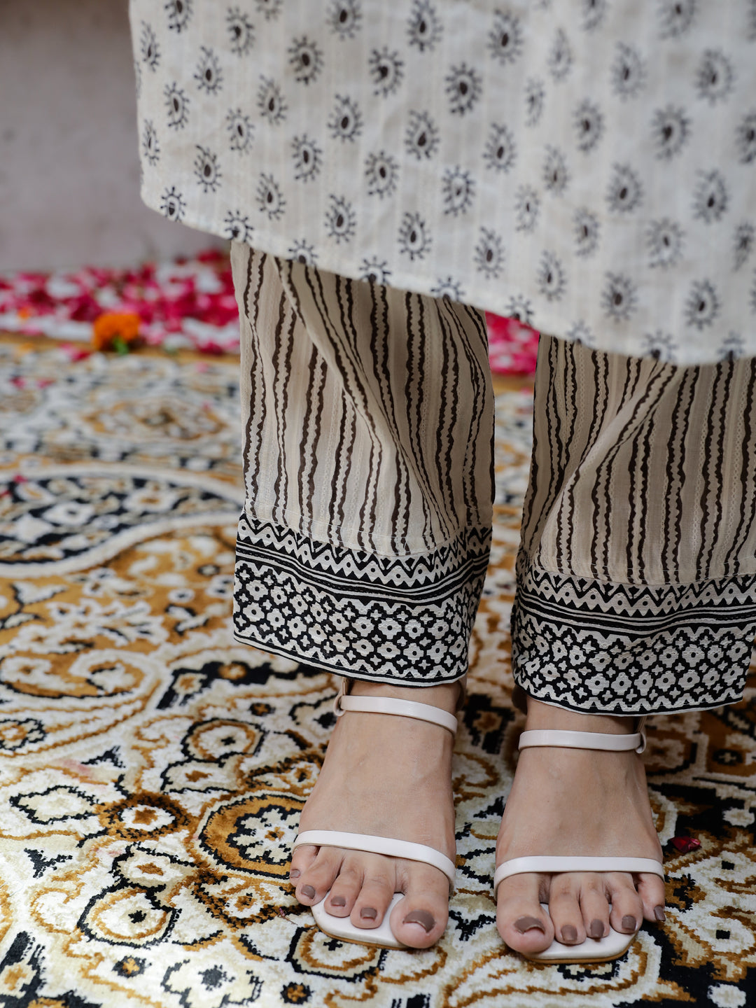 White Cotton Kurta Set With Duptta For Women