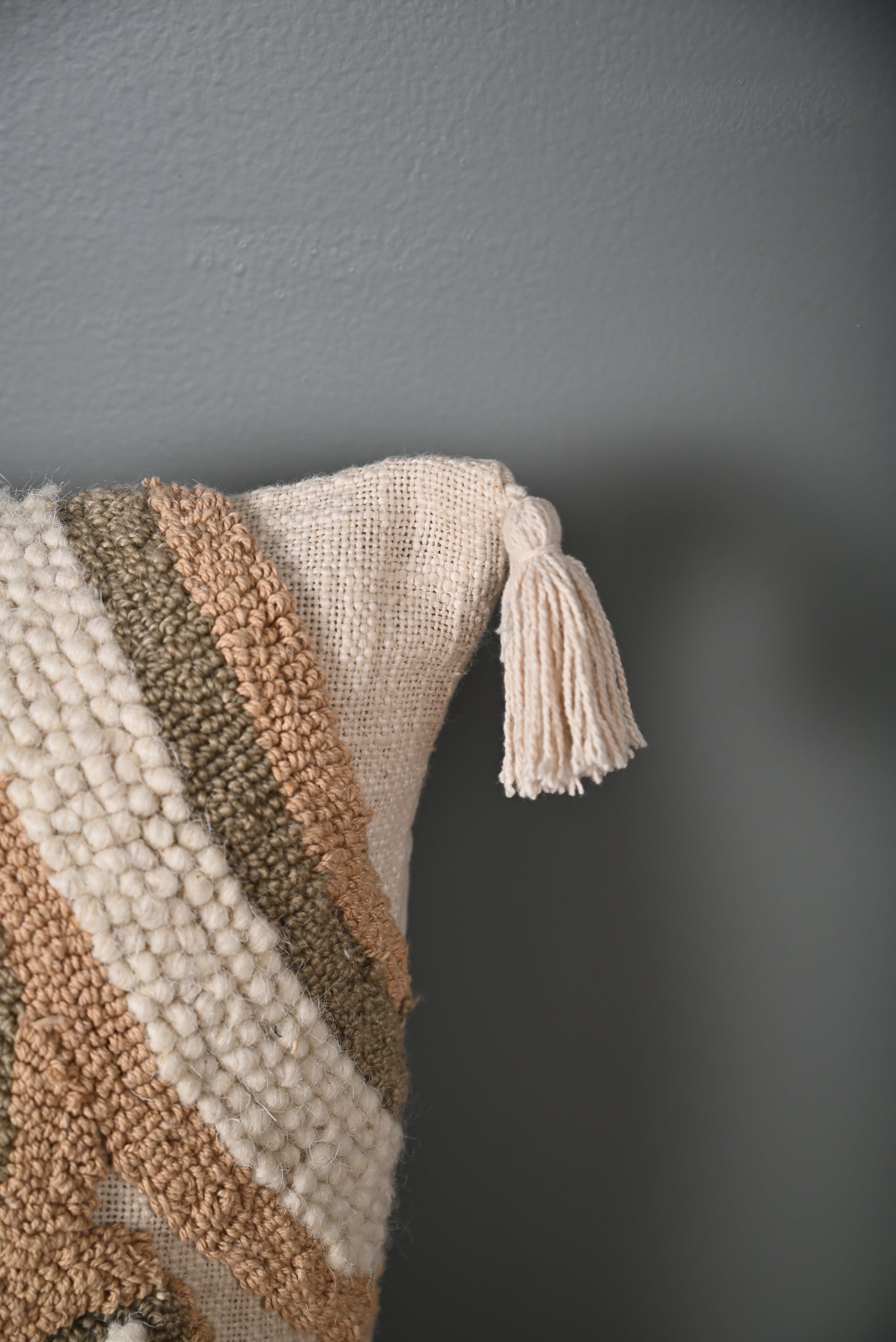 Beige Color Truffted Cotton Cushion Cover