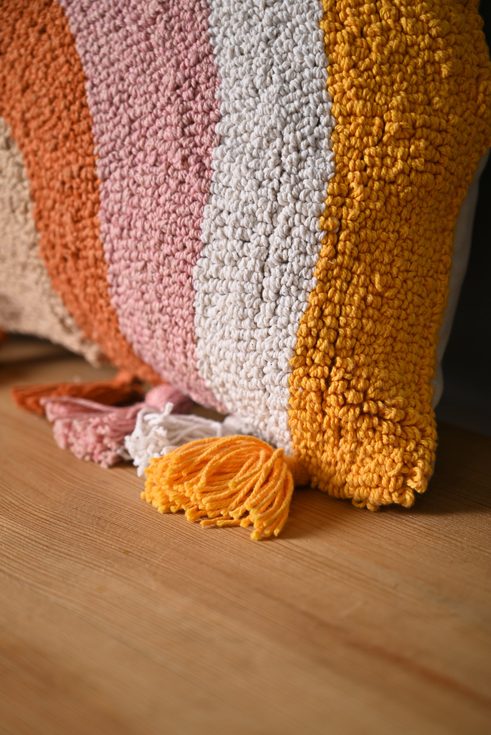 Half Round Shape Multicolor Truffted Cushion Cover