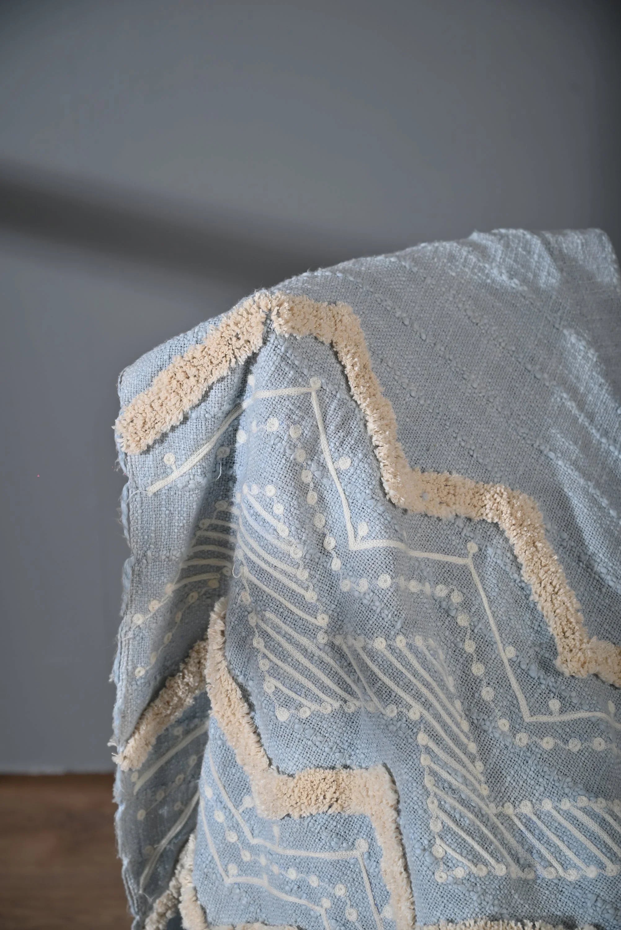 Blue Color Zig Zag Design Embroidery Throw