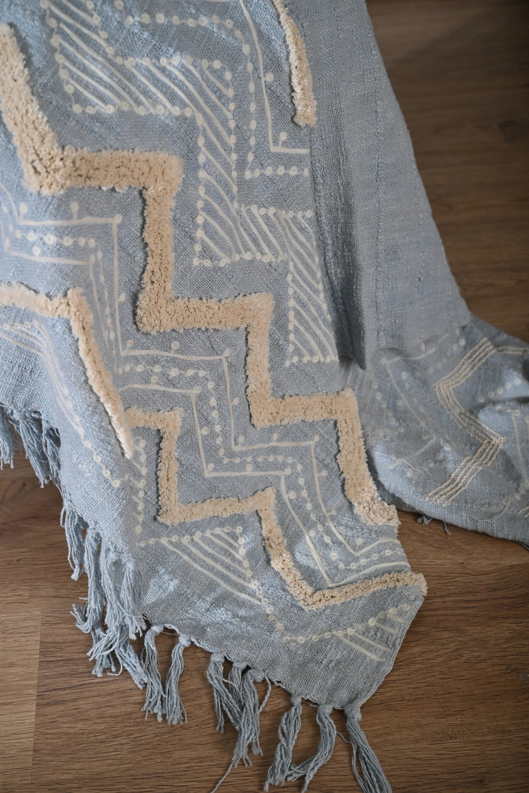 Blue Color Zig Zag Design Embroidery Throw
