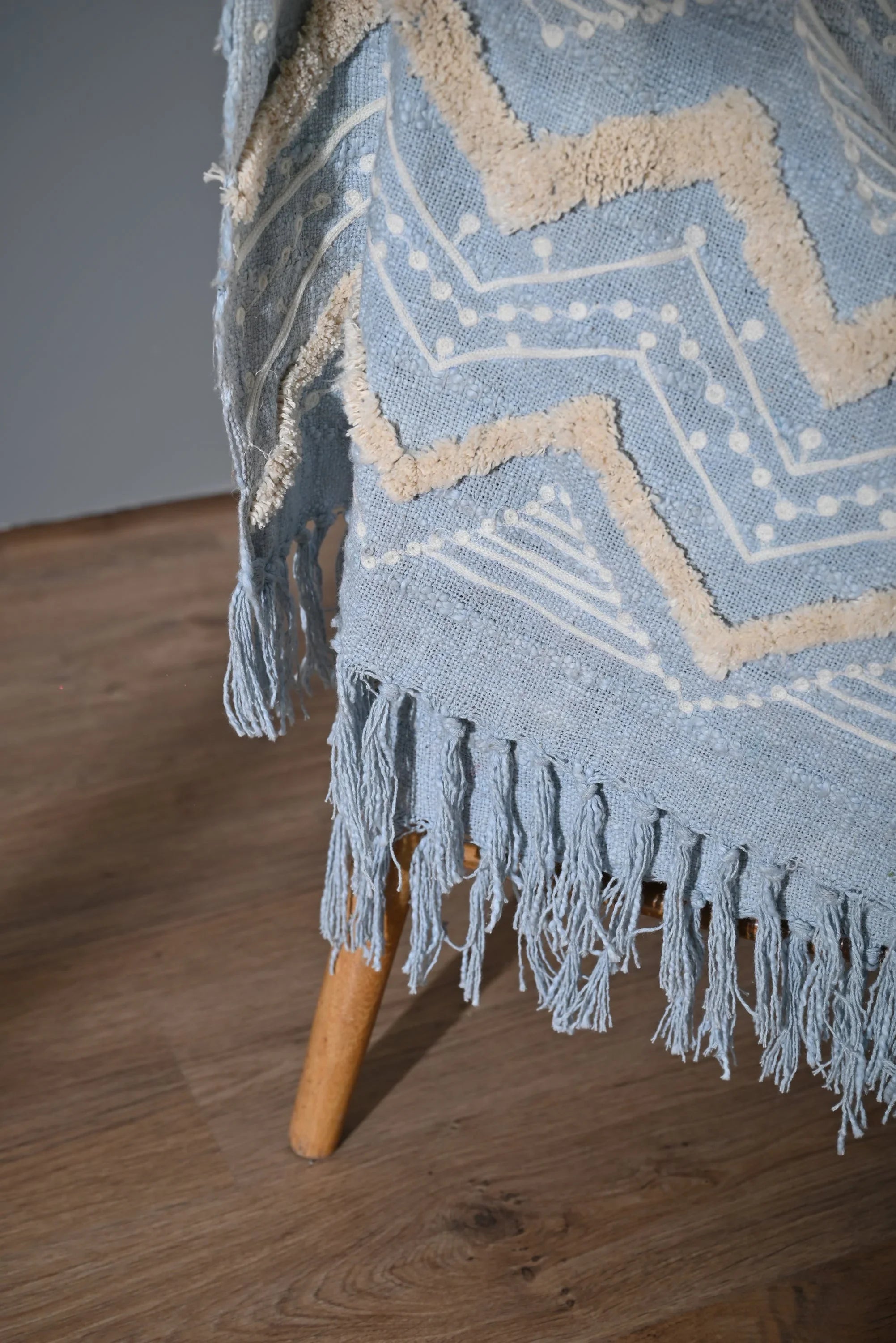 Blue Color Zig Zag Design Embroidery Throw