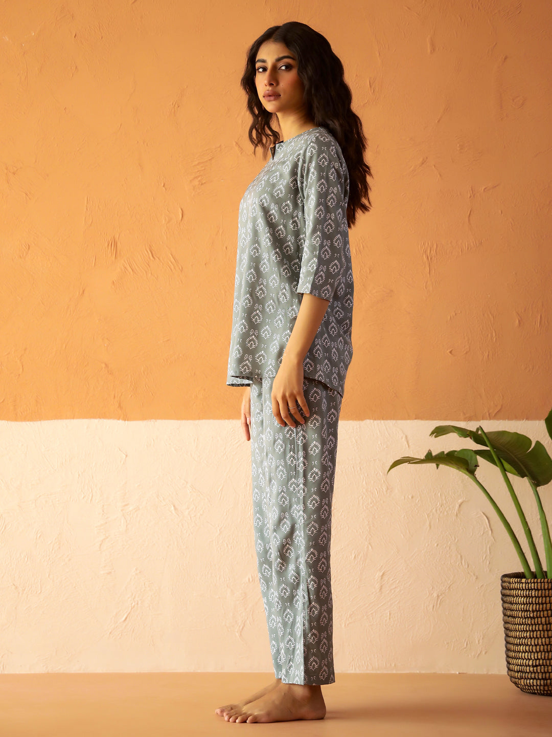 Sea Green Round Neck Viscose Rayon Printed Night Suit For Women