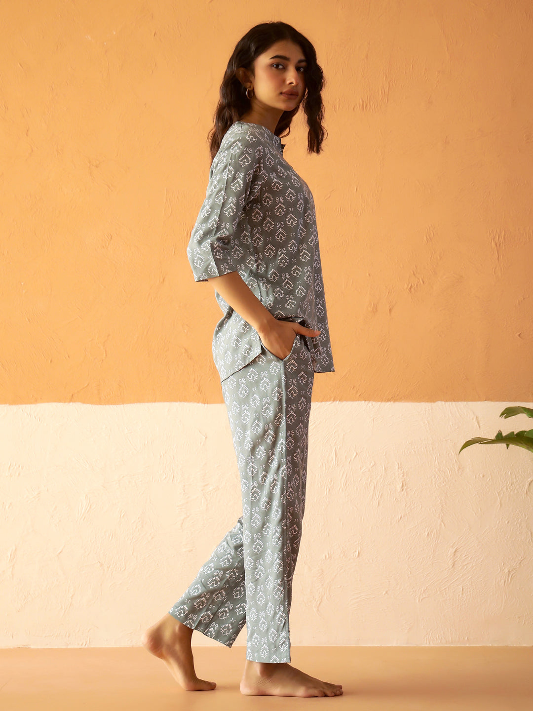 Sea Green Round Neck Viscose Rayon Printed Night Suit For Women