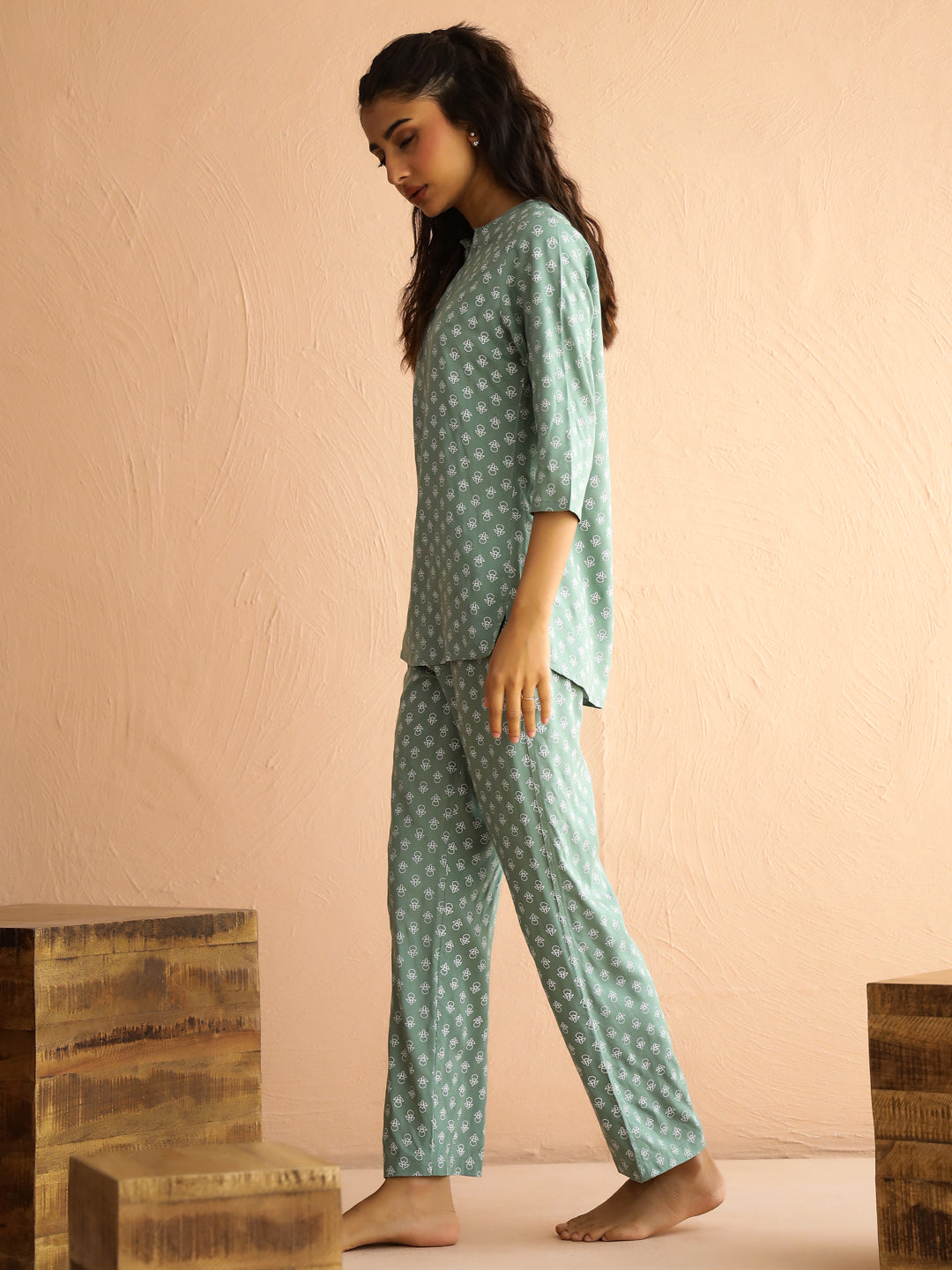 Sea Green Round Neck Viscose Rayon Ethnic Motifs Printed Night Suit For Women