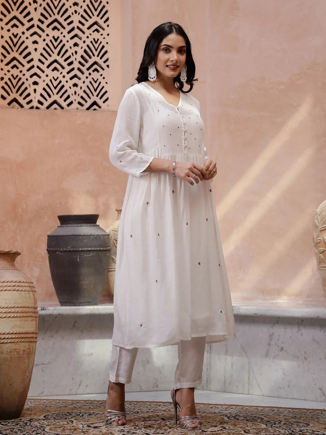 Off white Solid V-Neck Kurta Set for Women - SanskrutiHomes
