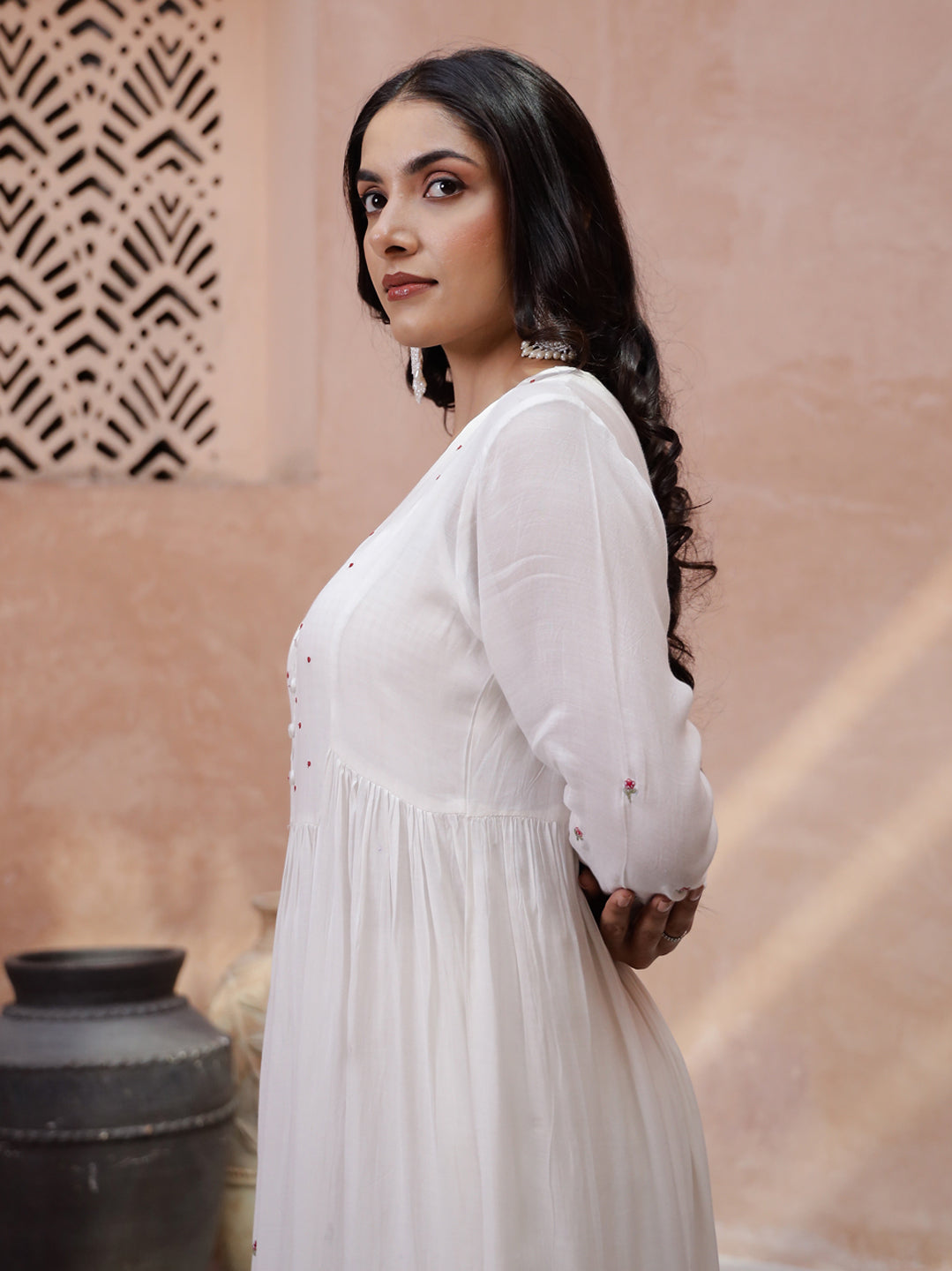 Off white Solid V-Neck Kurta Set for Women