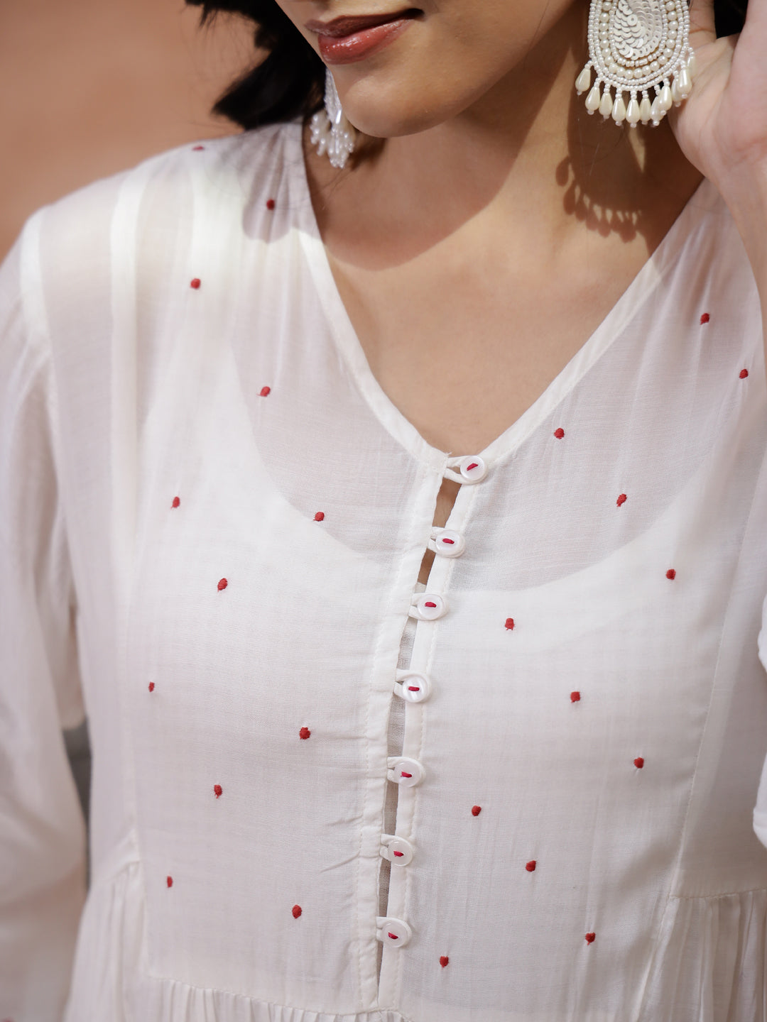 Off white Solid V-Neck Kurta Set for Women