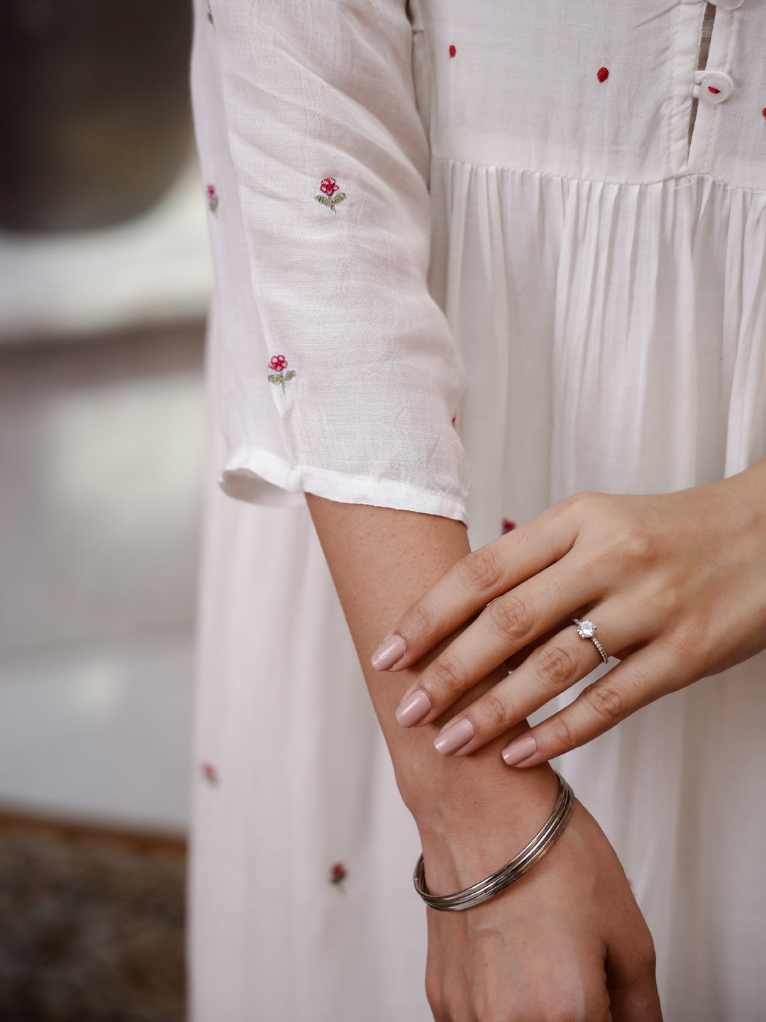 Off white Solid V-Neck Kurta Set for Women