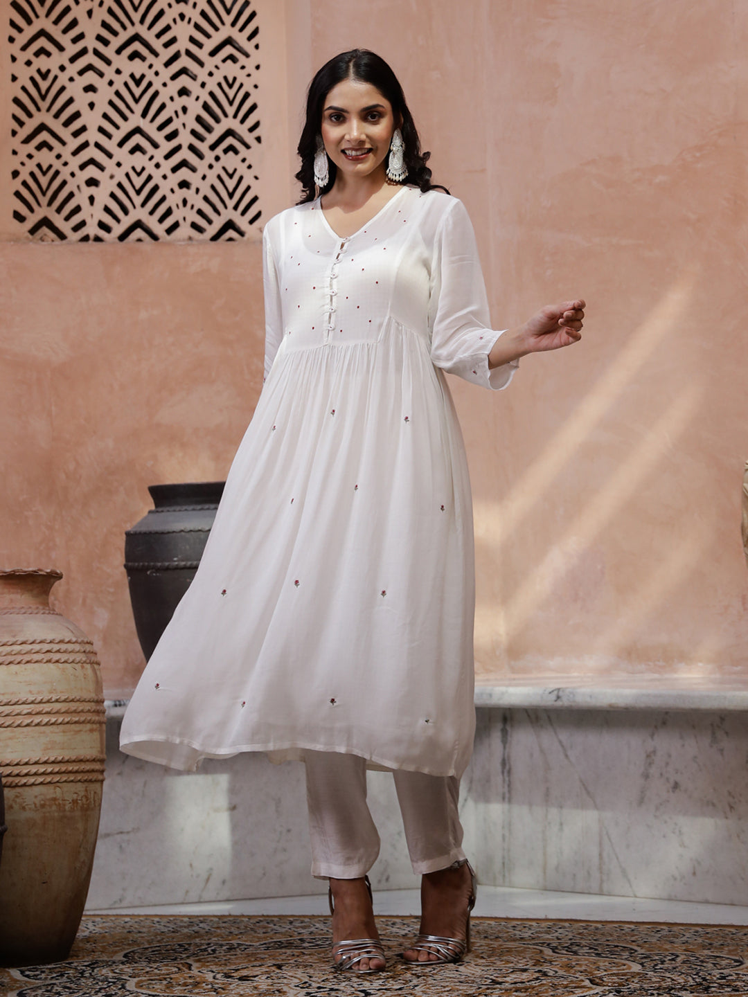 Off white Solid V-Neck Kurta Set for Women