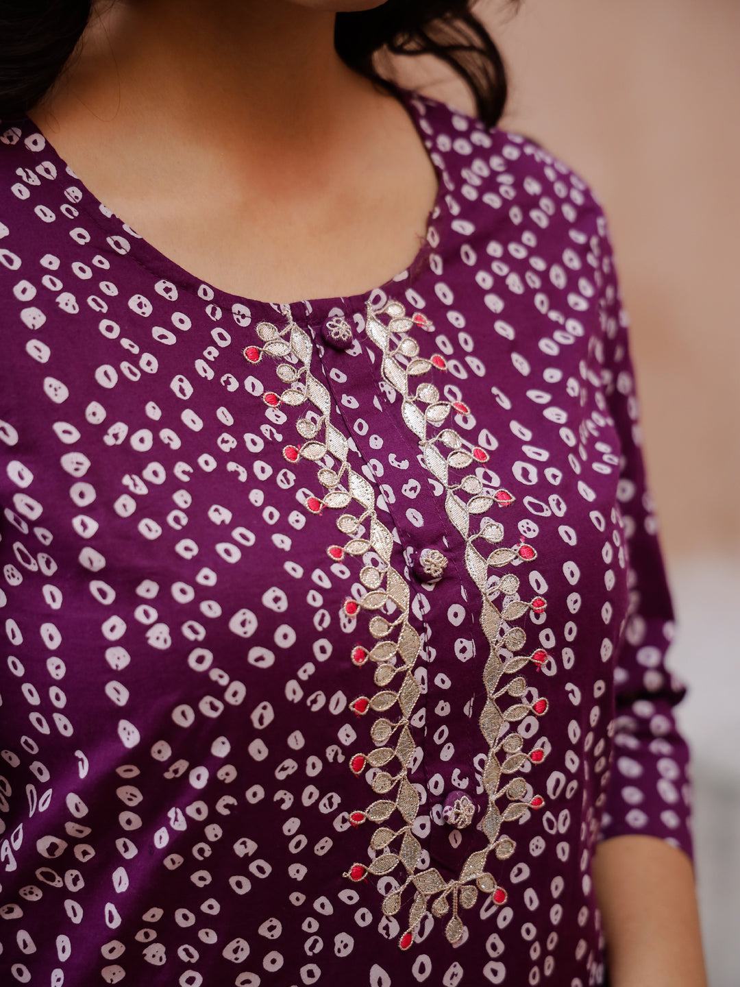 White Dot Printed Round Neck Kurta