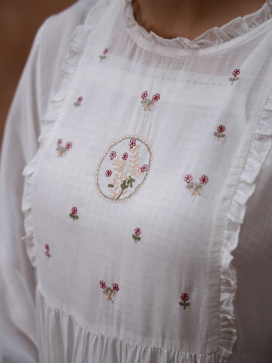 White Floral Embroidered Round Neck Kurta Set for Women - SanskrutiHomes