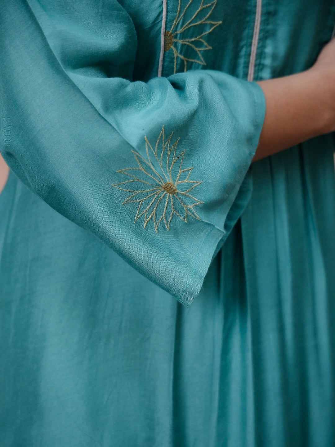 Green V-Neck Solid Print Kurta set