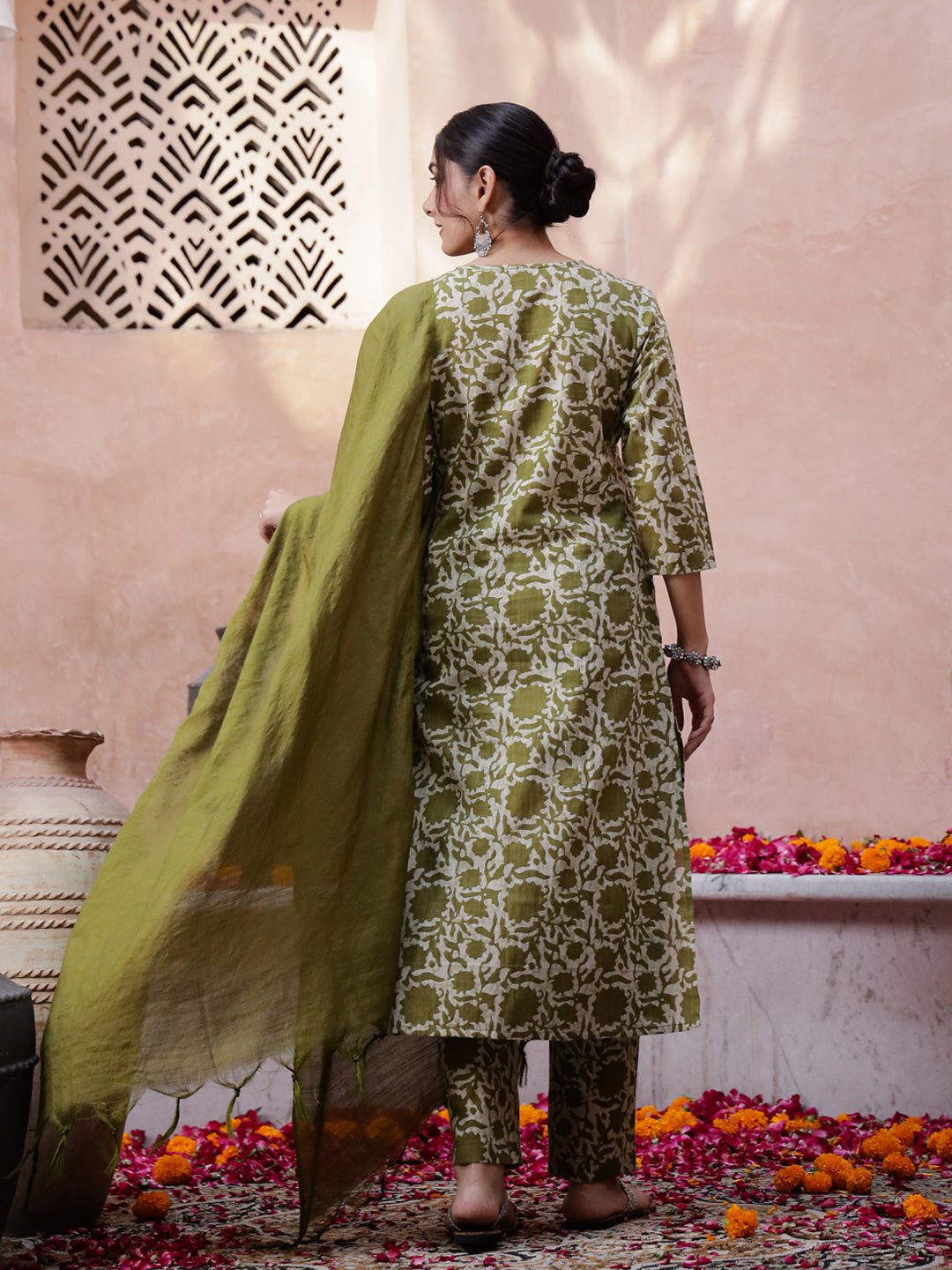 Floral Printed V-Neck Kurta Set - SanskrutiHomes