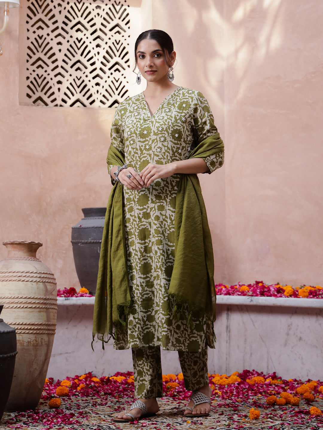 Floral Printed V-Neck Kurta Set - SanskrutiHomes