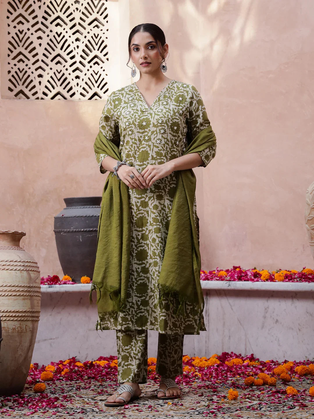 Floral Printed V-Neck Kurta Set - SanskrutiHomes