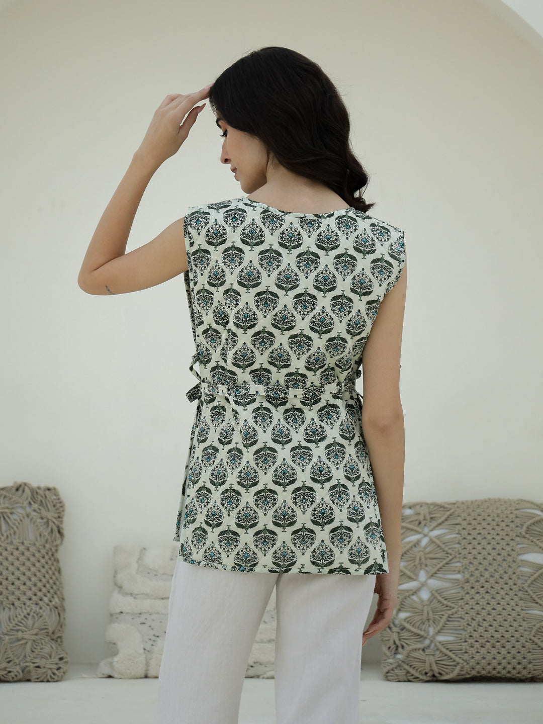 Round Neck Floral Printed Quilted Jacket - SanskrutiHomes