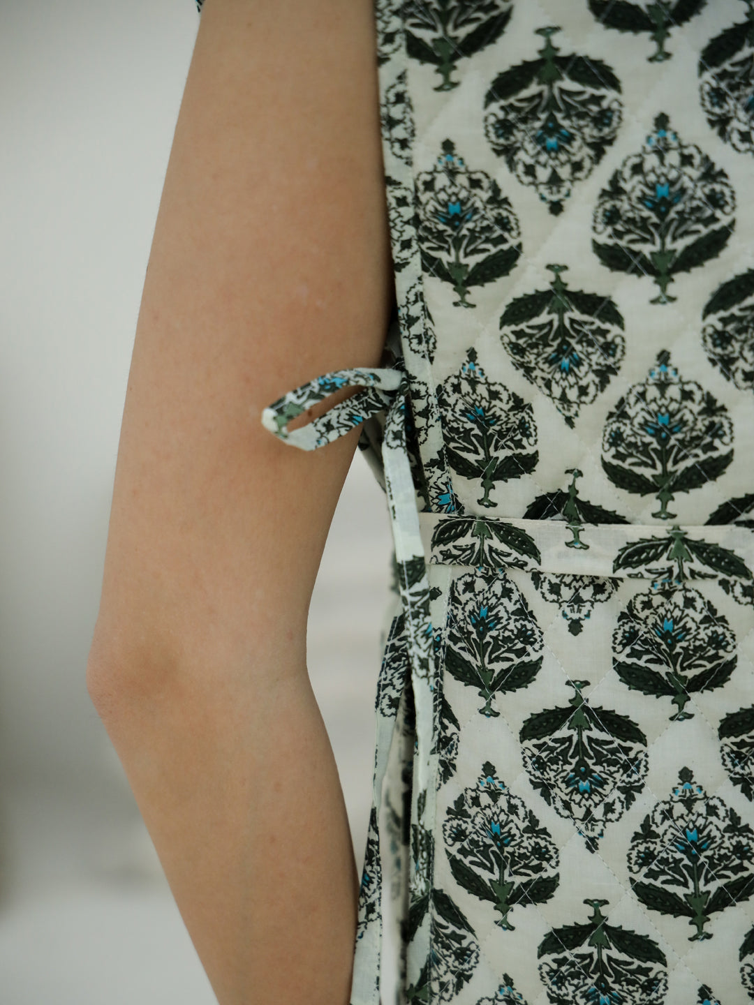 Round Neck Floral Printed Quilted Jacket