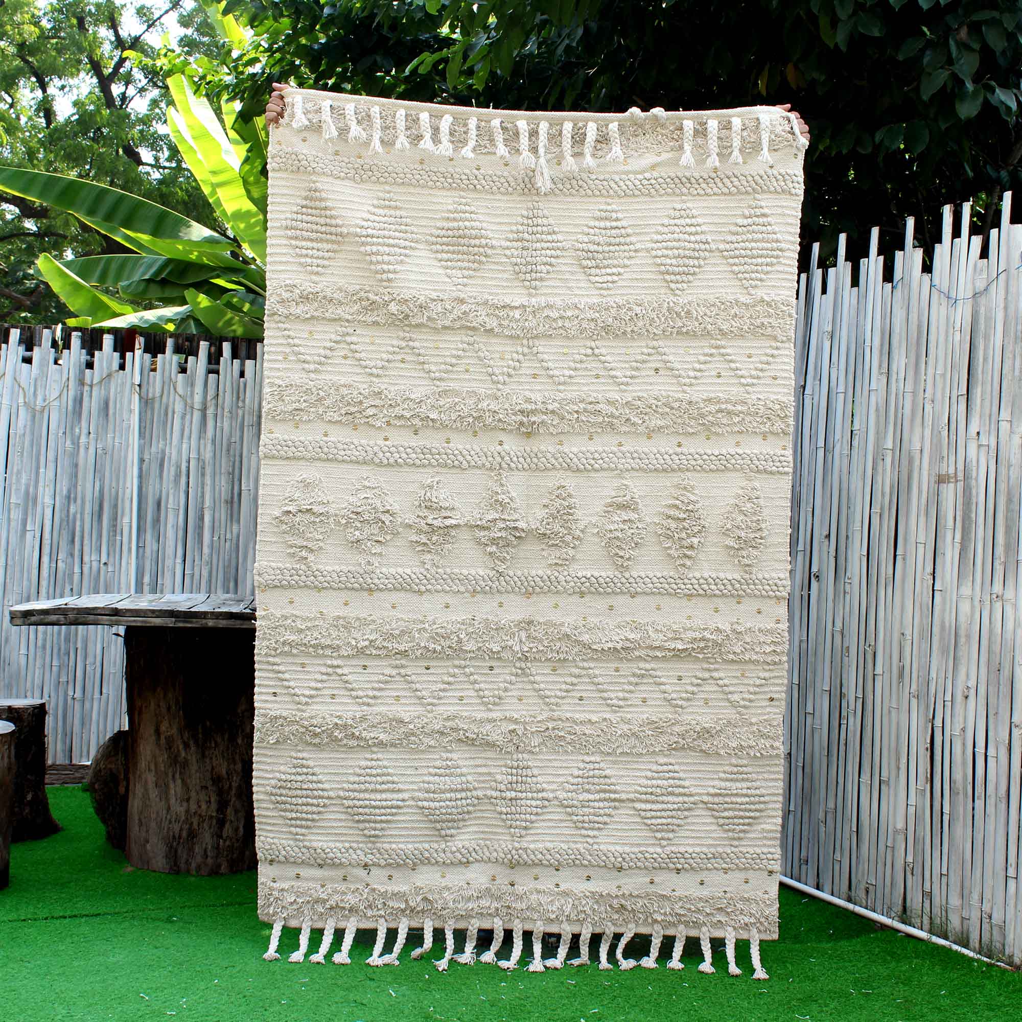 Beige Tufted Hand-Woven Rug With Tassels