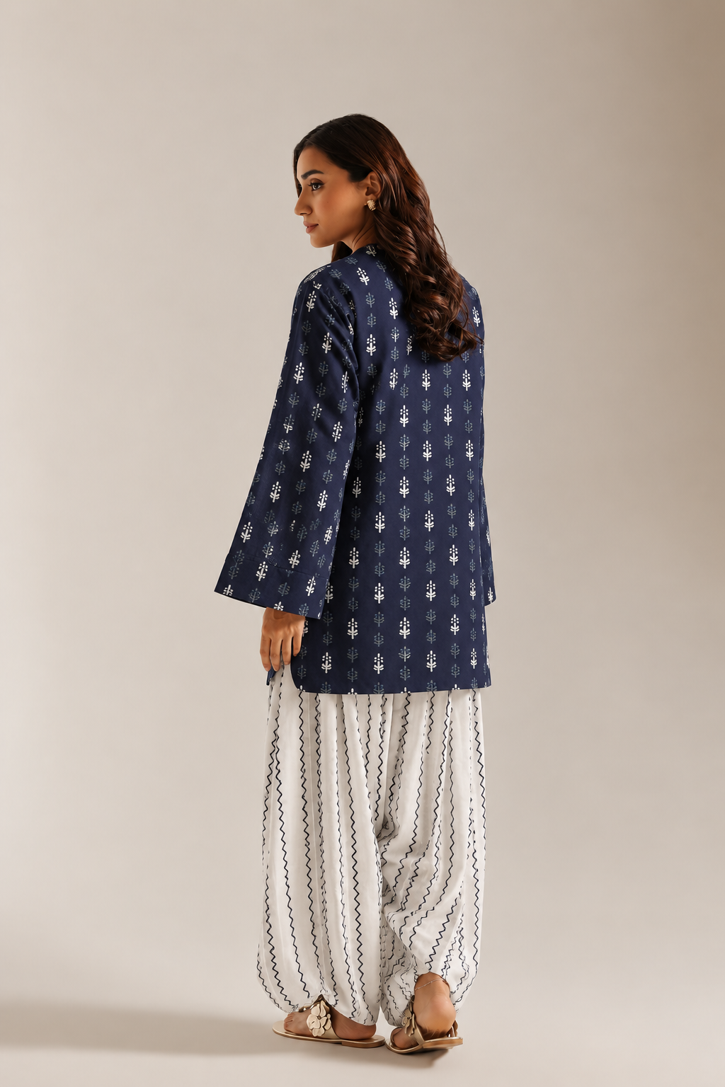 Black Geometric Print Tunic & Off-White Chevron Farshi Salwar Co-Ord Set