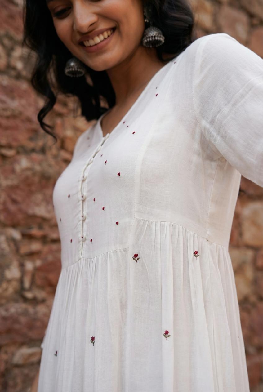 Off White V-Neck Solid Kurta Set For Women