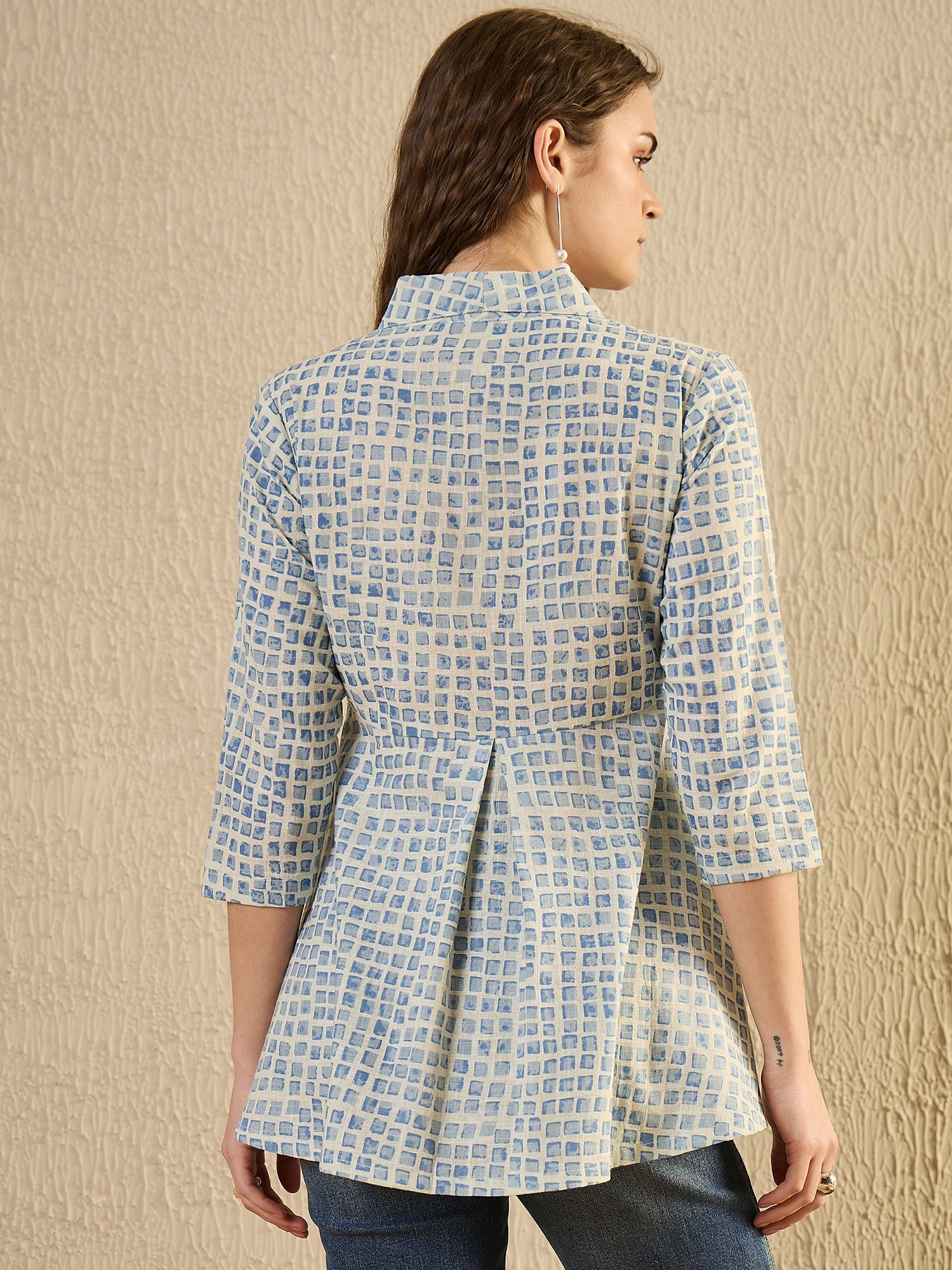 White geometric print Top