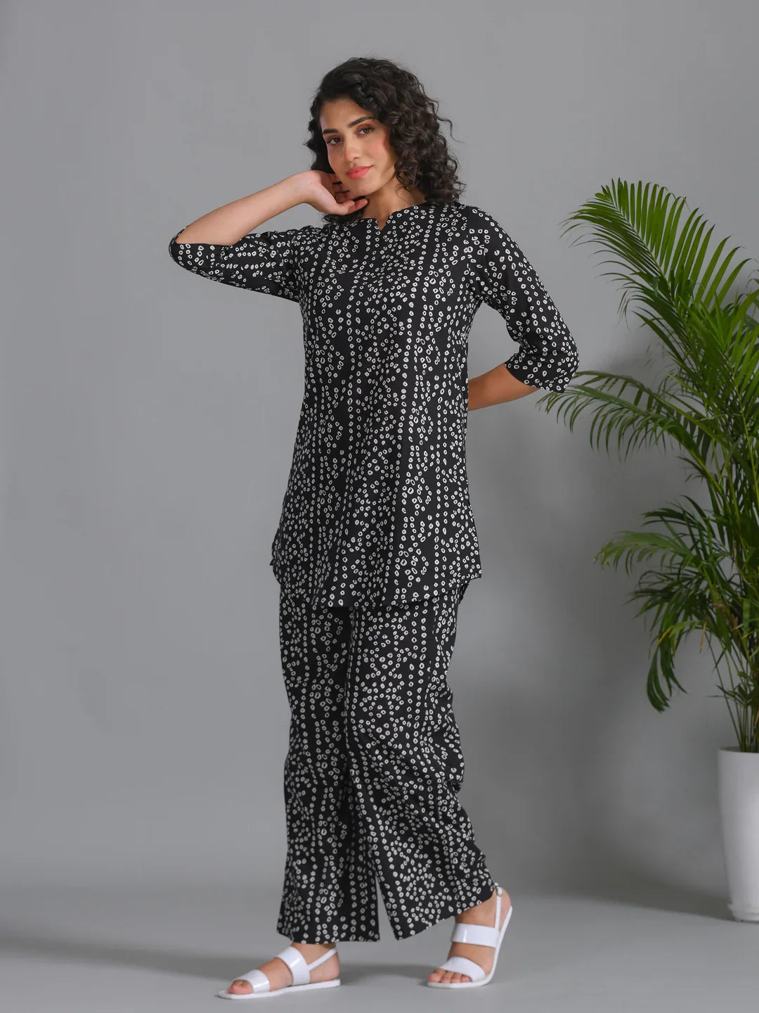 Women Floral Printed Black loungewear set - SanskrutiHomes