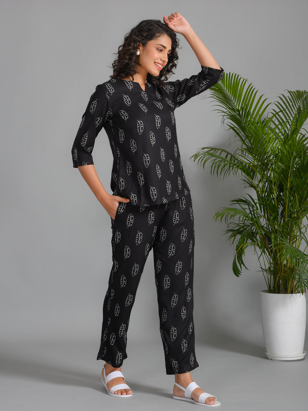 Black Viscose Rayon Printed Round Neck night suit for women