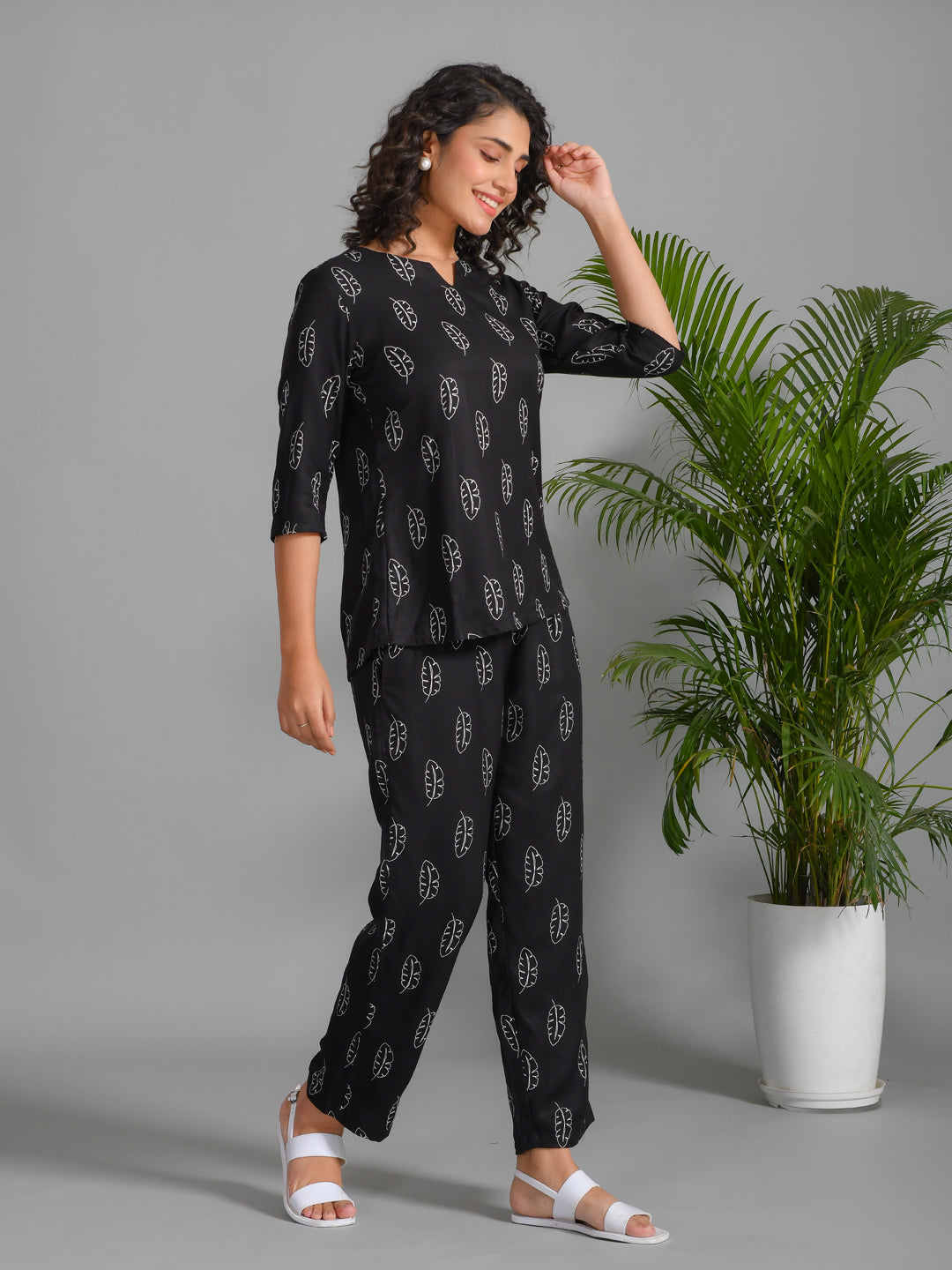 Black Viscose Rayon Printed Round Neck night suit for women