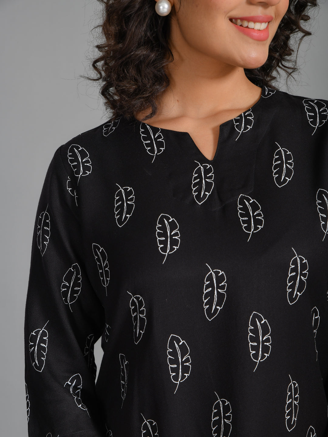 Black Viscose Rayon Printed Round Neck night suit for women