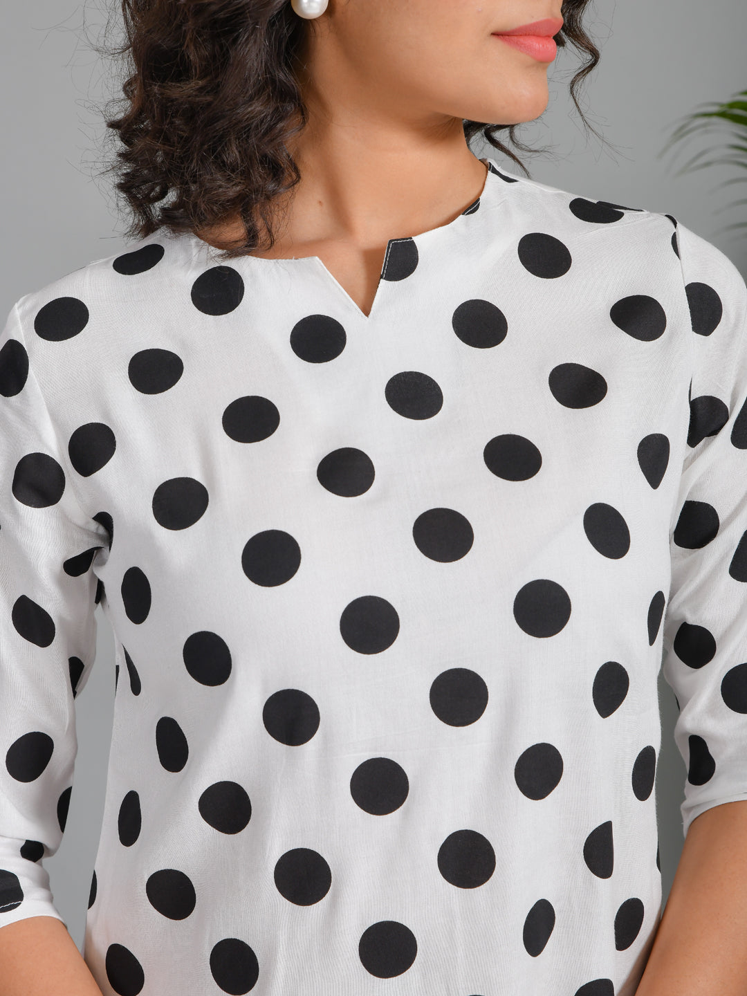 White Viscose Rayon Printed Round Neck night suit for women - SanskrutiHomes