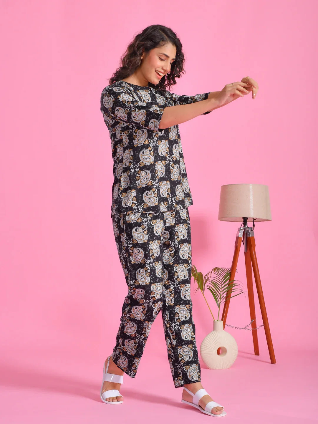 Blue Printed Round Neck Night Suit - SanskrutiHomes