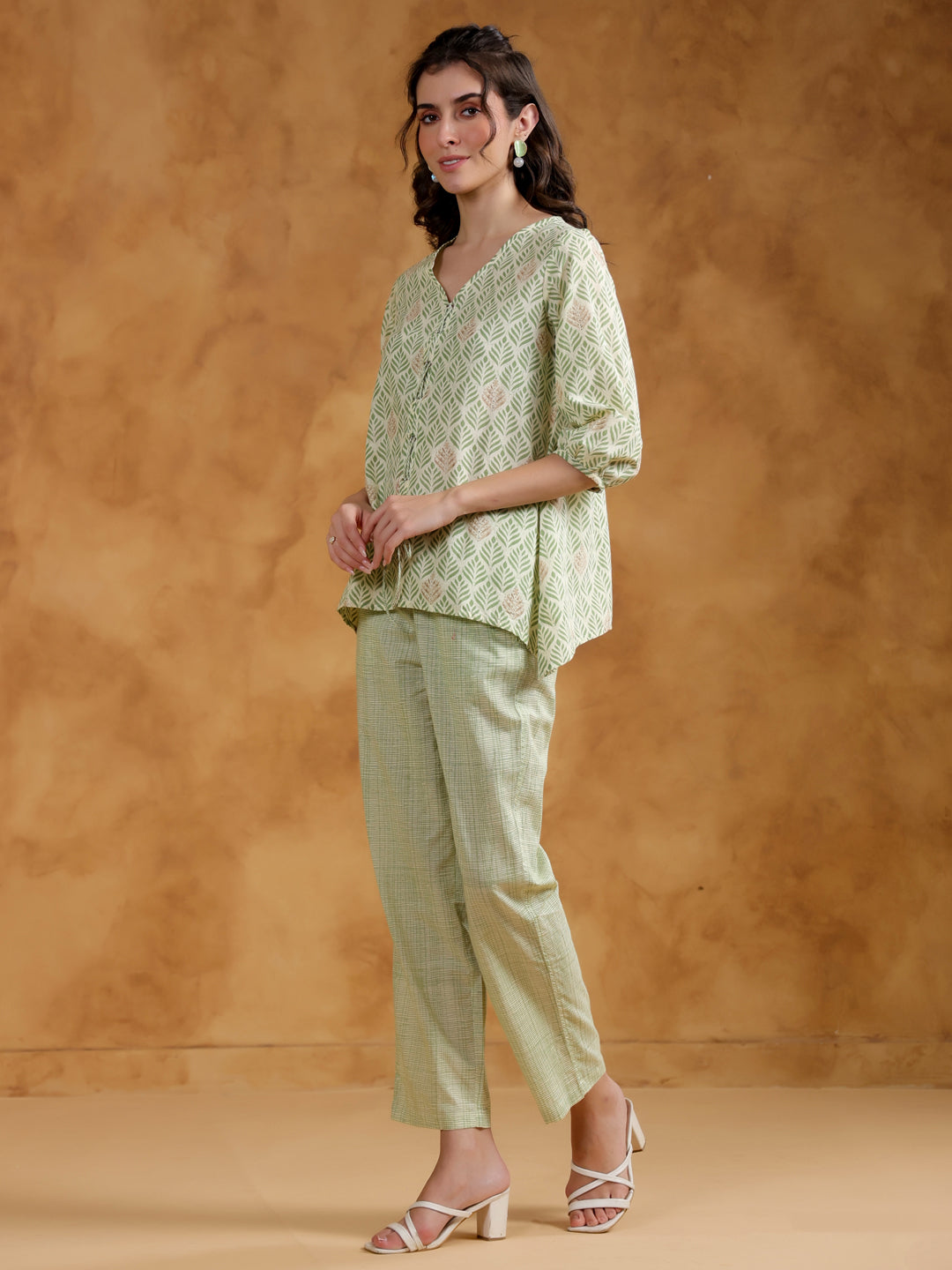 Green Motif Print V-Neck Pure Cotton Co-Ord Set For Women