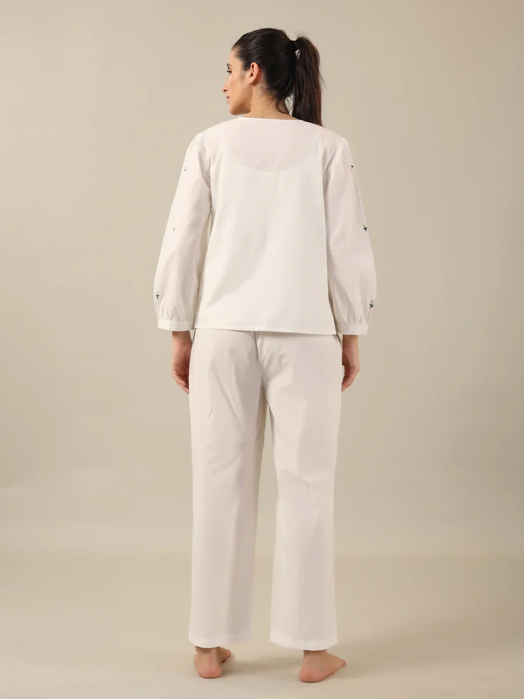 WHITE DAISY Cotton Night SUIT - SanskrutiHomes