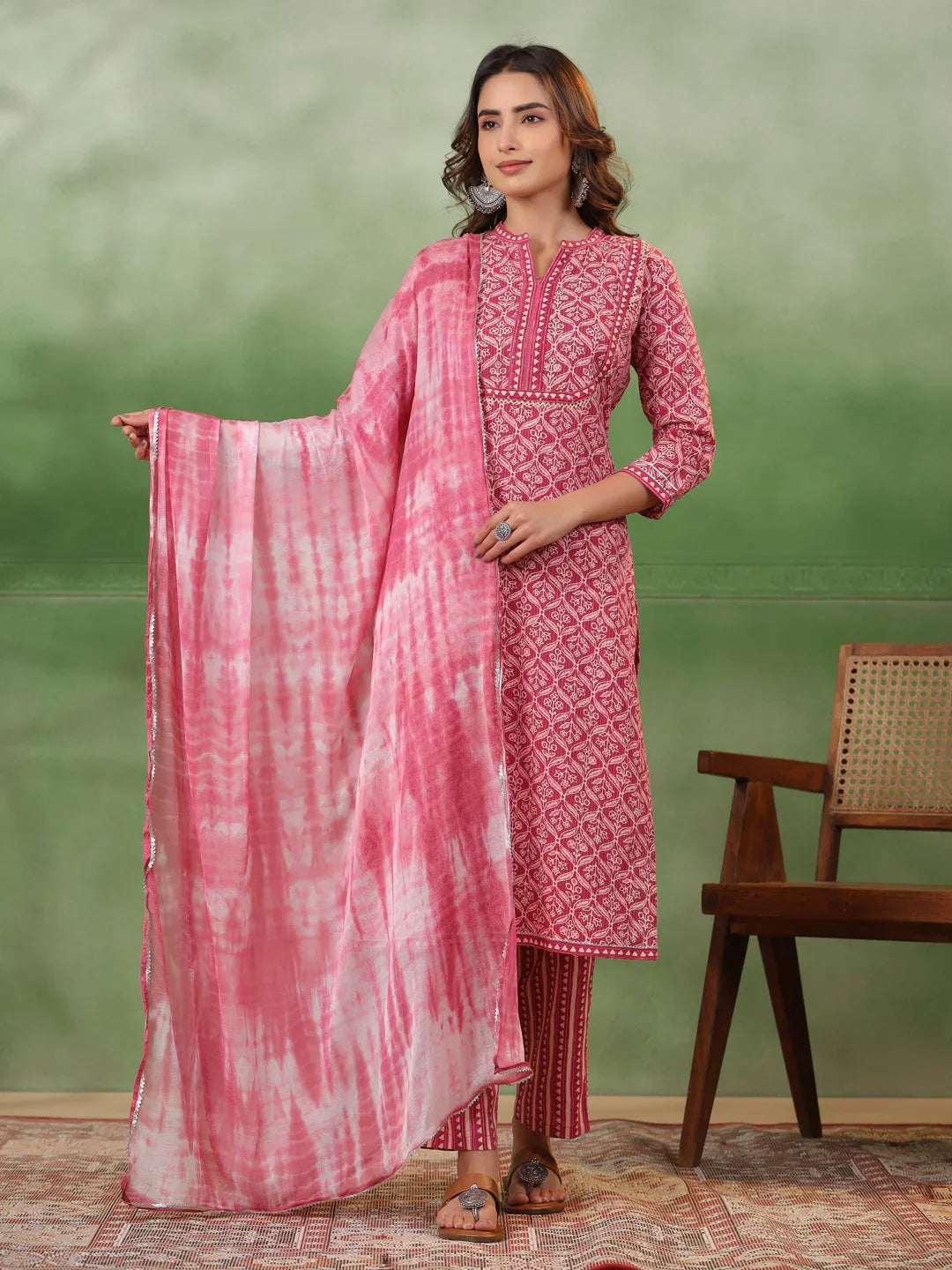 Pink Floral Print Round Neck Kurta Set for Women - SanskrutiHomes