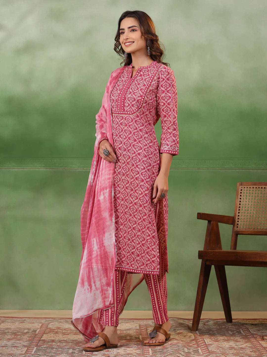 Pink Floral Print Round Neck Kurta Set for Women - SanskrutiHomes
