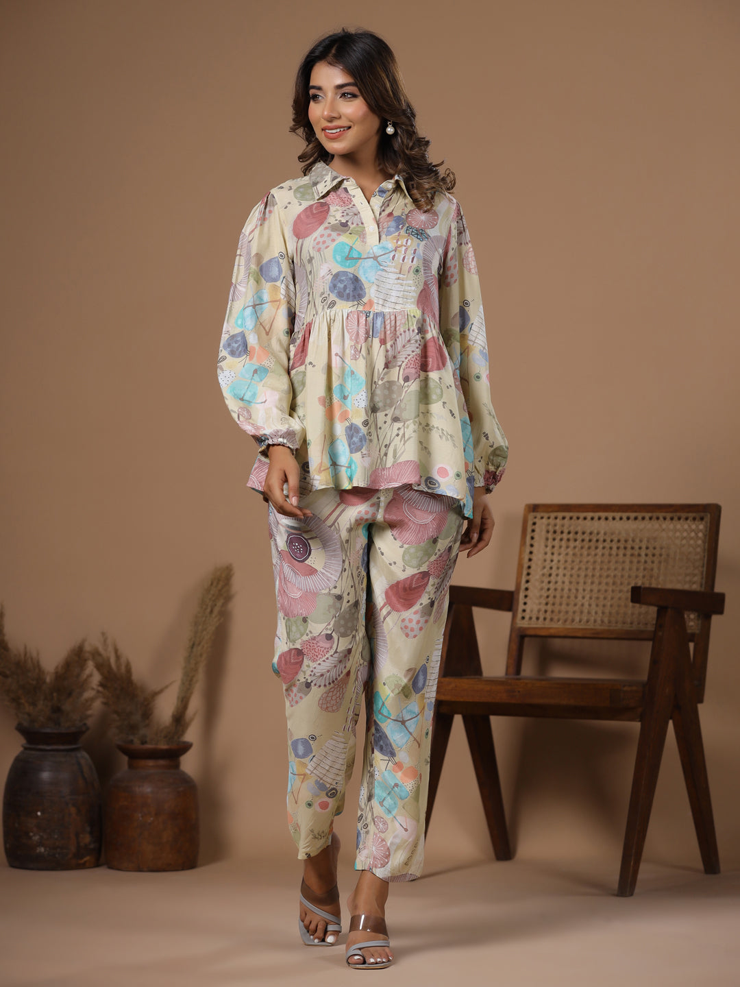 Women' s Floral Printed Silk Blend Straight Kurta with Trousers
