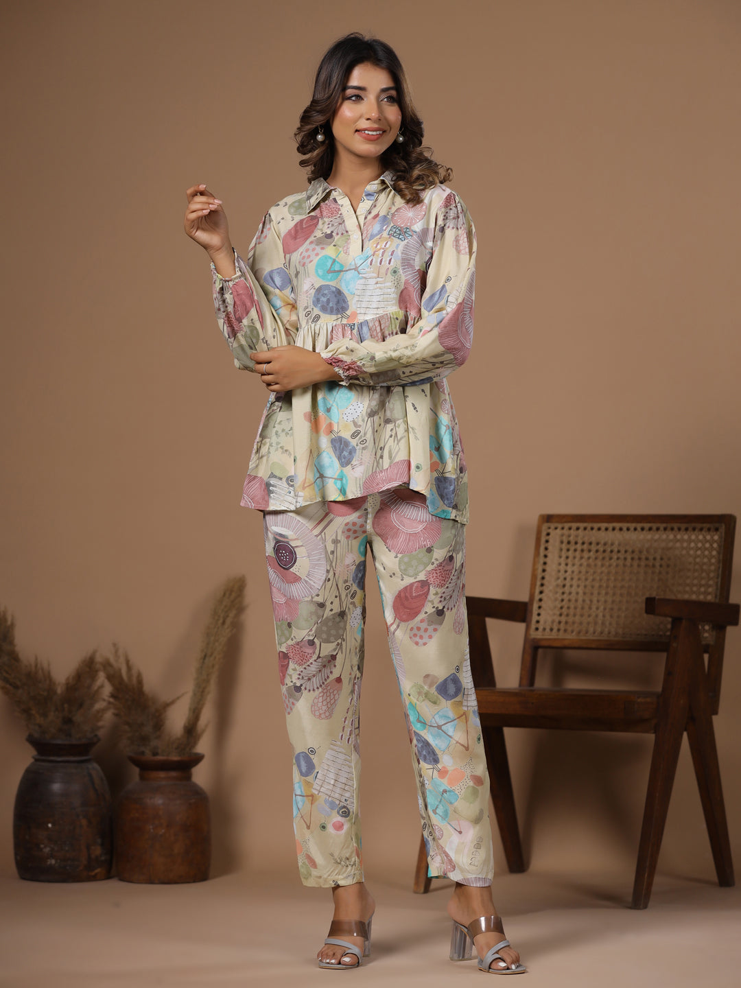 Women' s Floral Printed Silk Blend Straight Kurta with Trousers