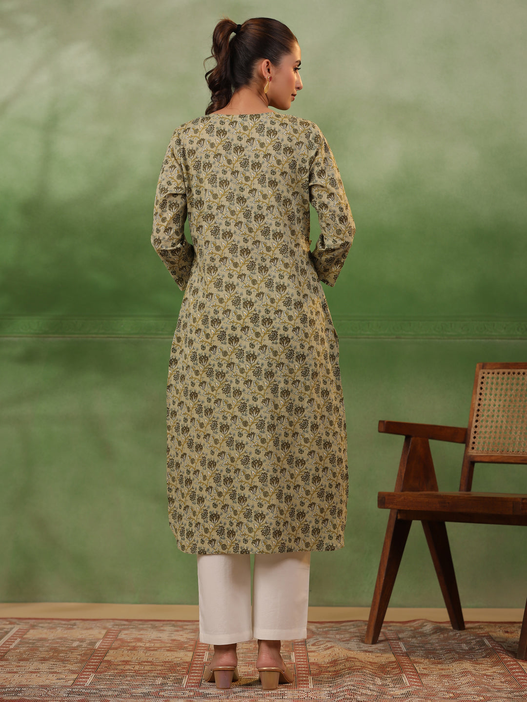 Green & White Pure Cotton Printed V-Neck Kurta Set For Women