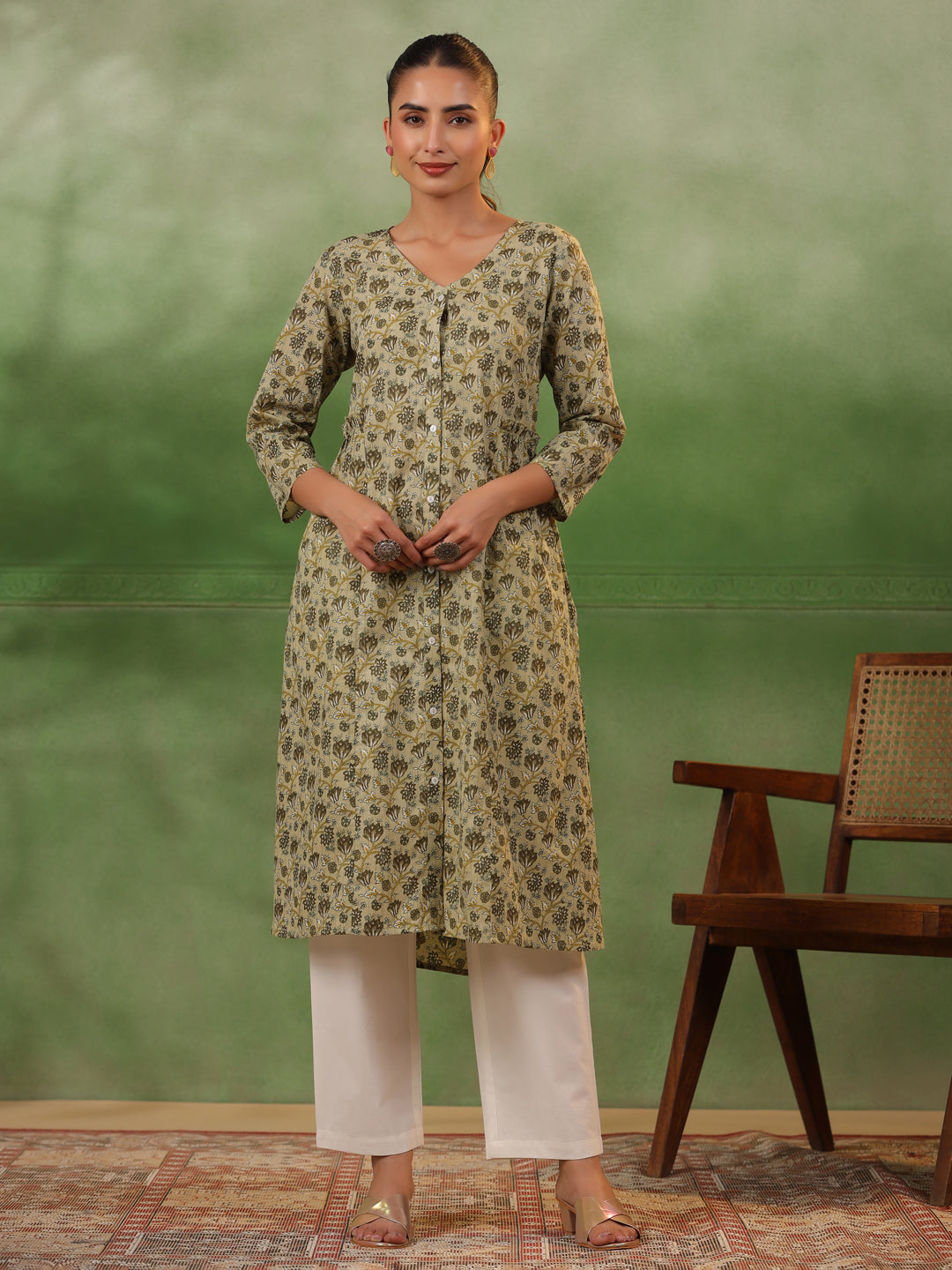 Green & White Pure Cotton Printed V-Neck Kurta Set For Women