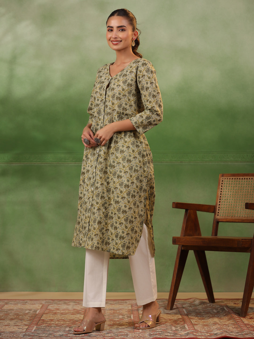 Green & White Pure Cotton Printed V-Neck Kurta Set For Women