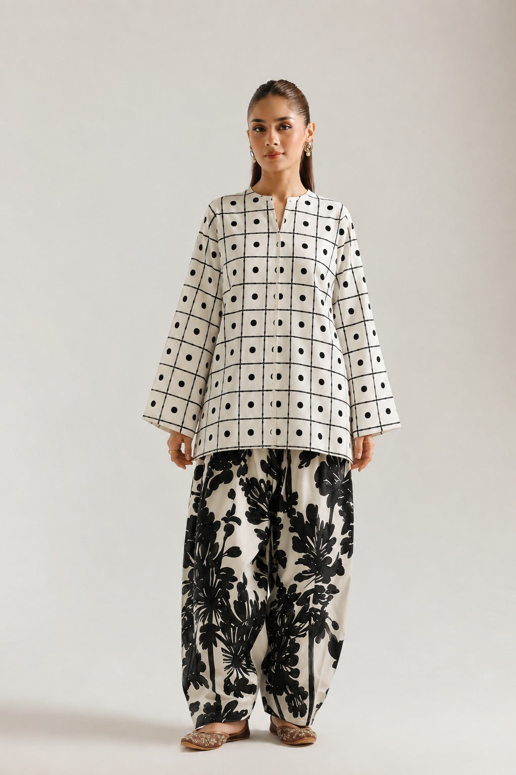 White Geometric Checked Mandarin Neck Farsi Salwar Co-Ord Set For Women