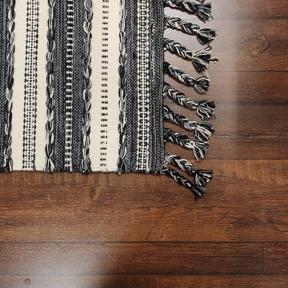 Hand-weaved 100% Cotton Rug with set of 2 Cushion Covers