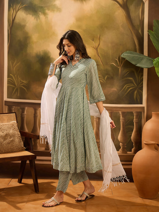 Green Pure Cotton V-Neck Kurta Set For Women
